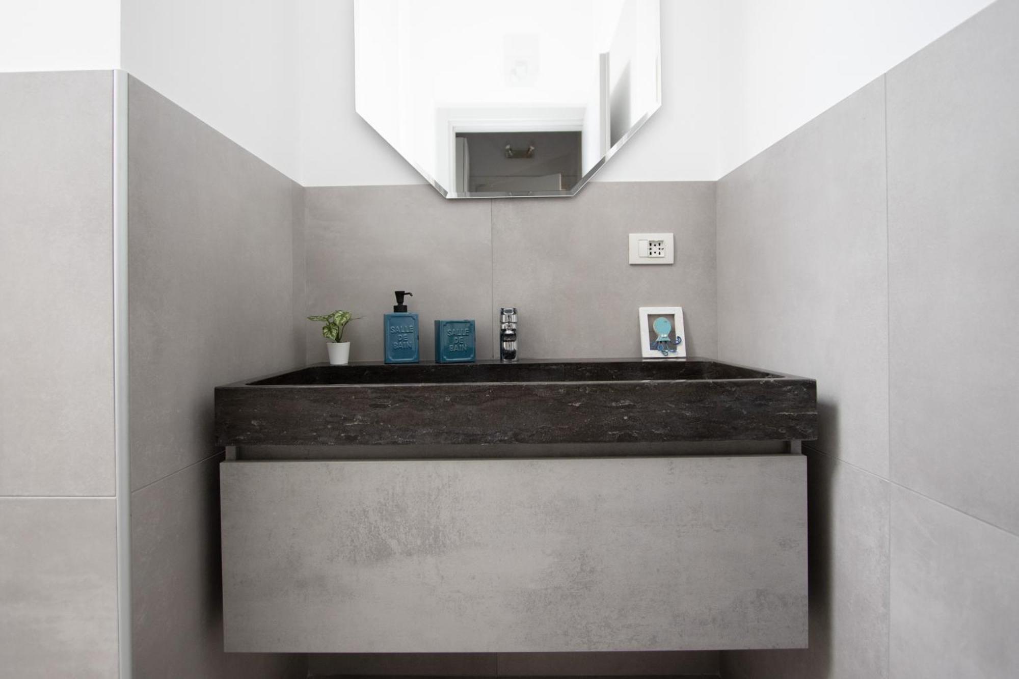 Penthouse With Patio & 2 Baths, 10 Min To Duomo Lejlighed Milano Eksteriør billede