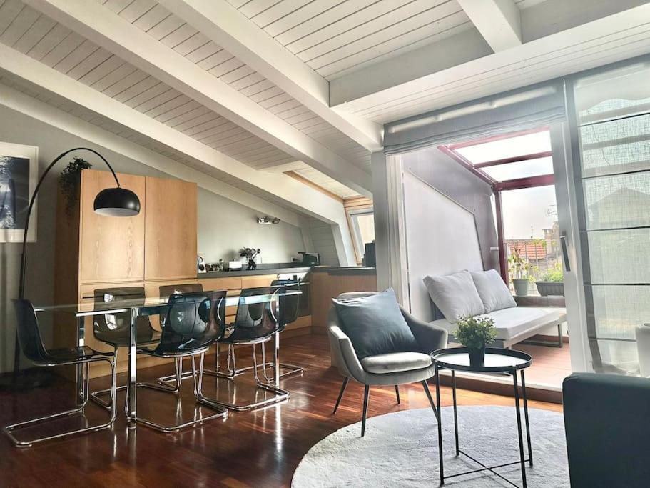 Penthouse With Patio & 2 Baths, 10 Min To Duomo Lejlighed Milano Eksteriør billede